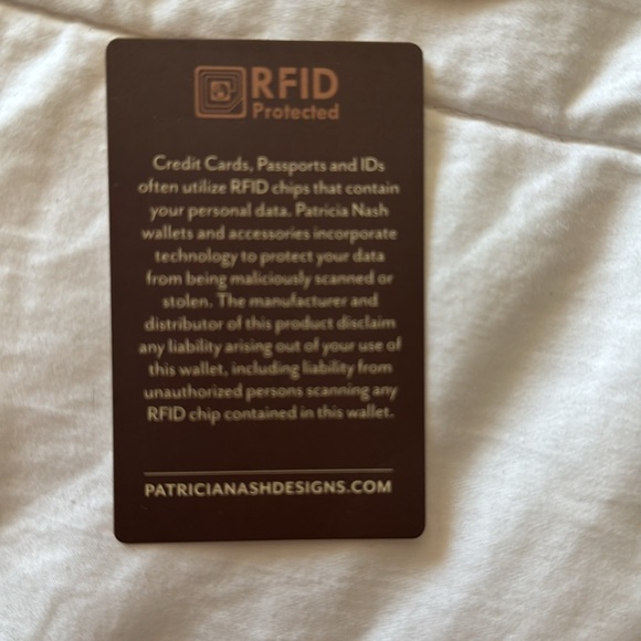 Patricia Nash birds of Paradise wallet - Picture 5 of 6